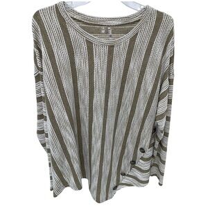 Silverwear Cute Ladies Top with Button Design Size 1X NWT